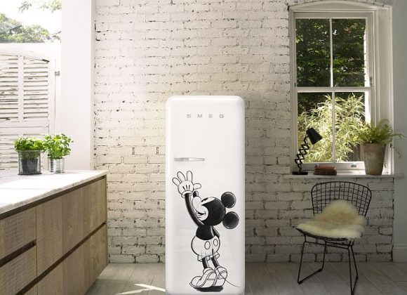 La famosa marca italiana de electrodomésticos «Smeg», lanza al mercado el refrigerador con diseño de Mickey Mouse